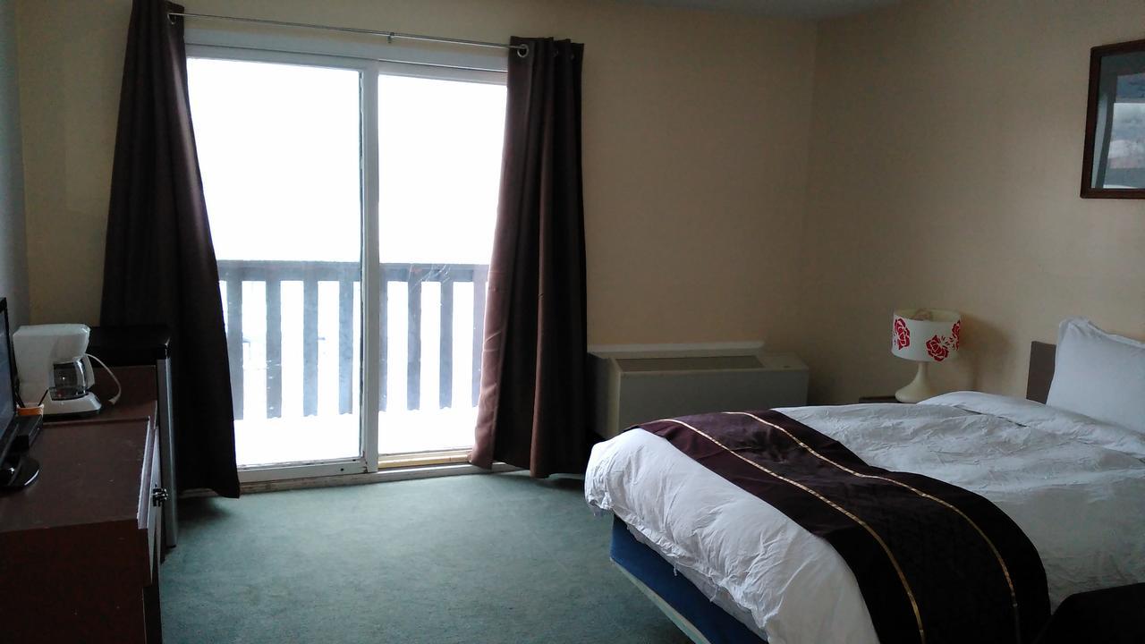 Greenwater Fisherman'S Cove Hotel Porcupine Plain Exterior photo