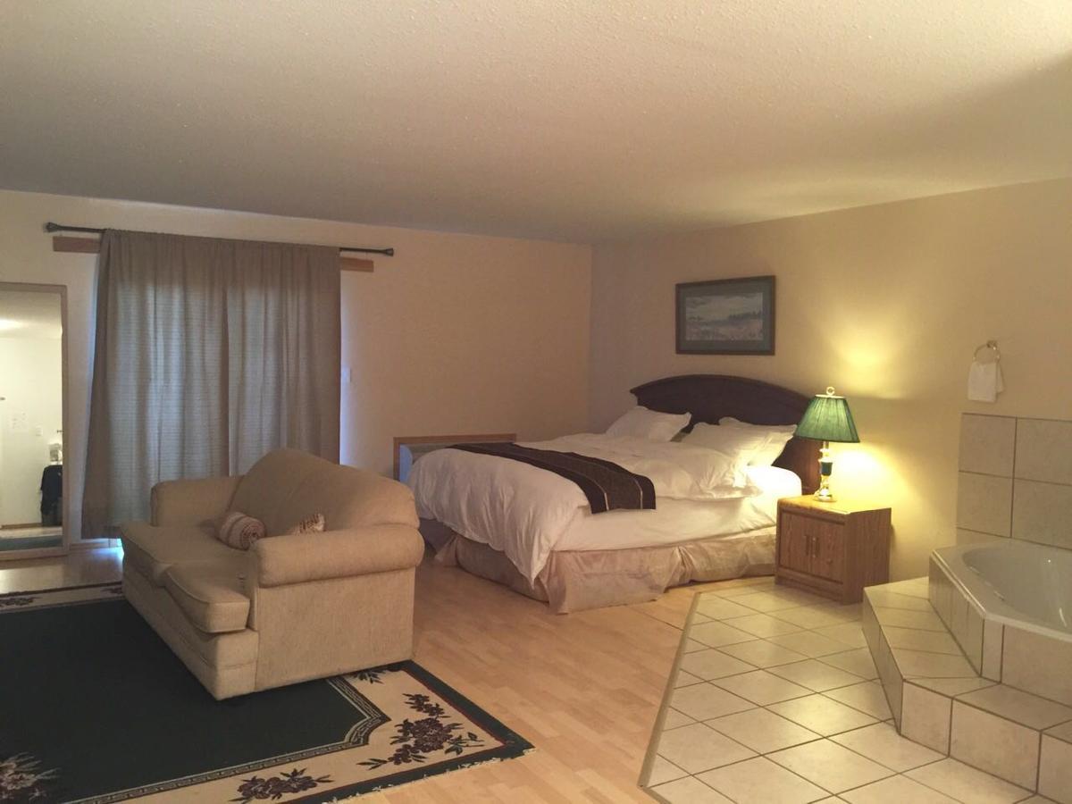Greenwater Fisherman'S Cove Hotel Porcupine Plain Exterior photo